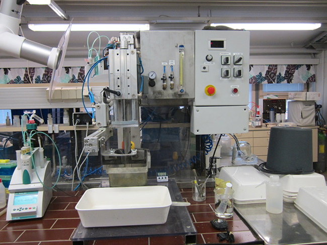 Flotation machine in the GTK laboratories. (c) GTK
